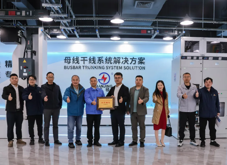 熱烈歡迎白云區(qū)建筑業(yè)產(chǎn)業(yè)聯(lián)盟促進(jìn)會一行蒞臨我司參觀考察！